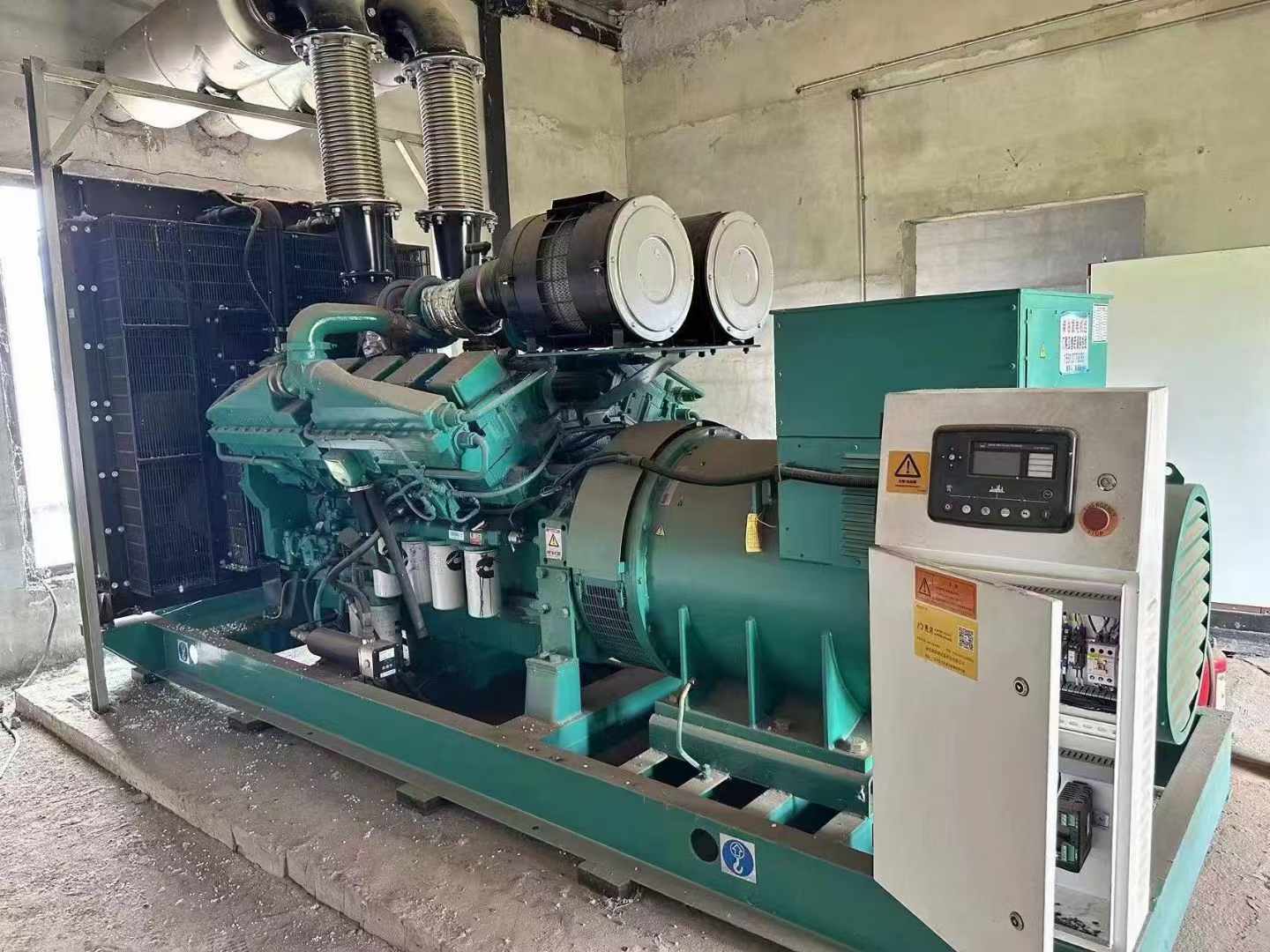 万州无功补偿装置的性能评估需要考虑哪些因素？