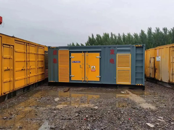 万州柴油发电机如何判断干式空气滤清器是否需要更换？