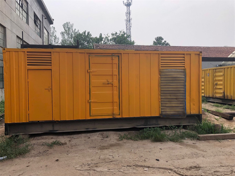 万州发电机出租进行负载测试时，电瓶电量不足的具体判断标准是什么？